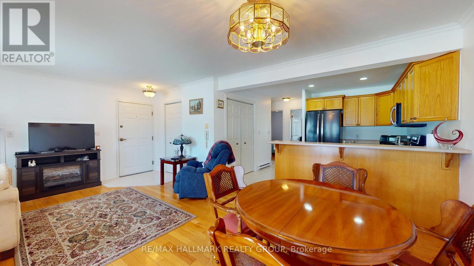#1102 237 OAK STREET W - 4