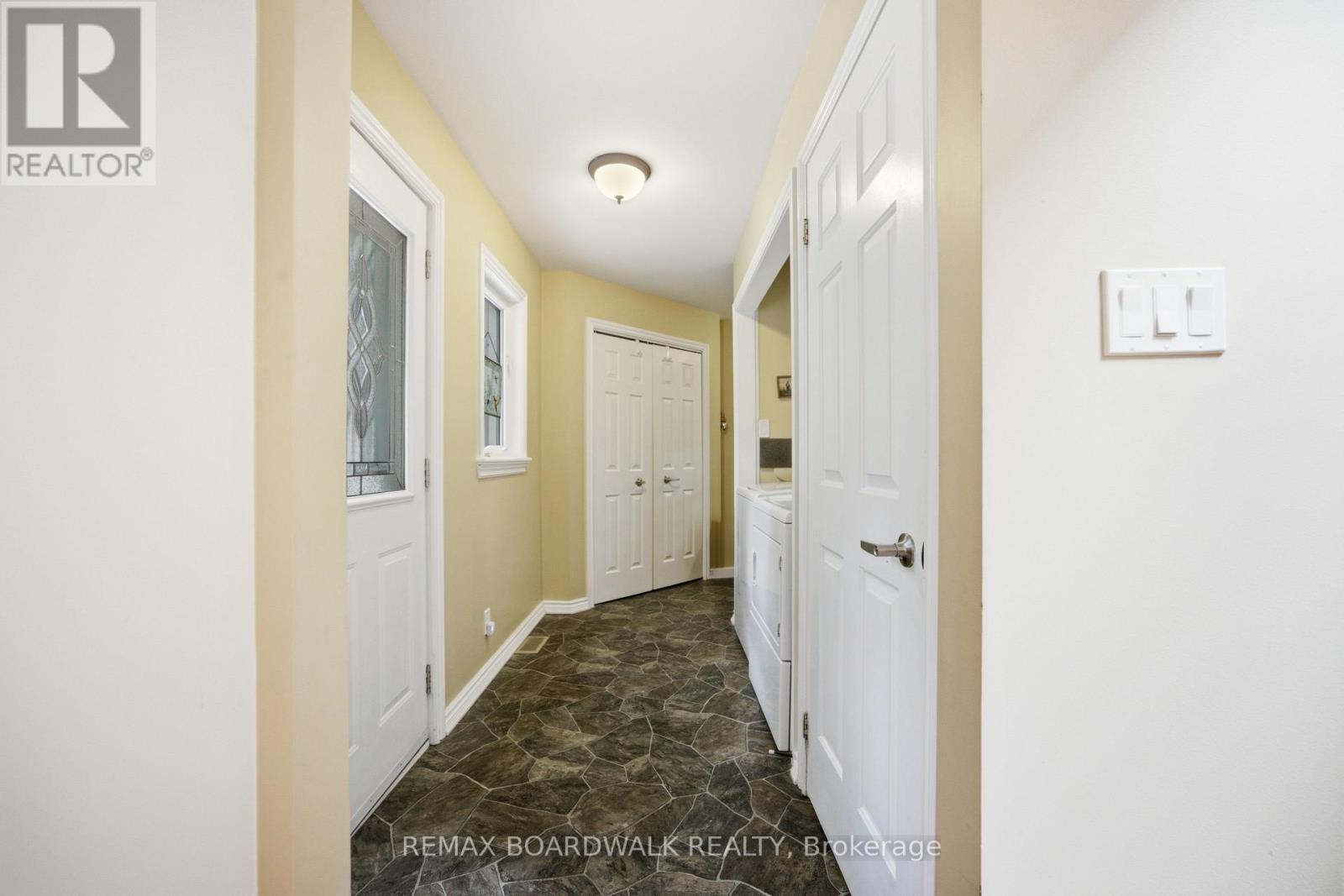 123 POOLE DRIVE - 21