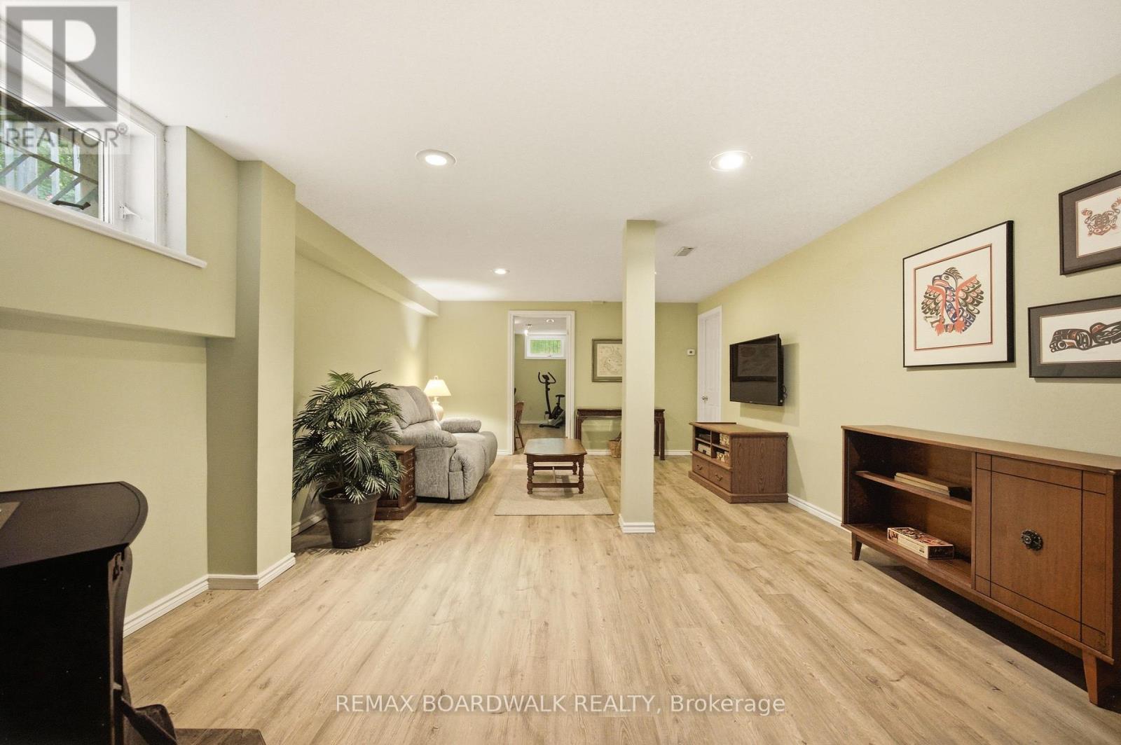 123 POOLE DRIVE - 22