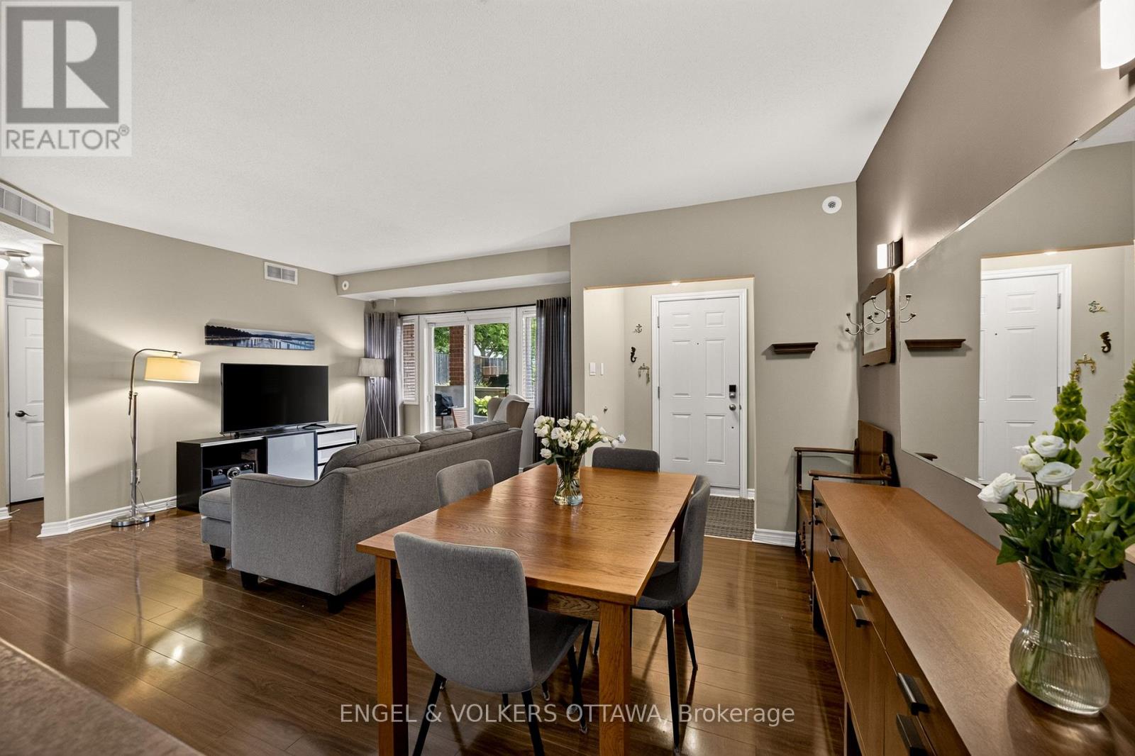 2 Bed, 1 Bath House for Sale in Ottawa – 4 – 165 WATERBRIDGE DRIVE, Ottawa – MLS# X13584530 - Image 11