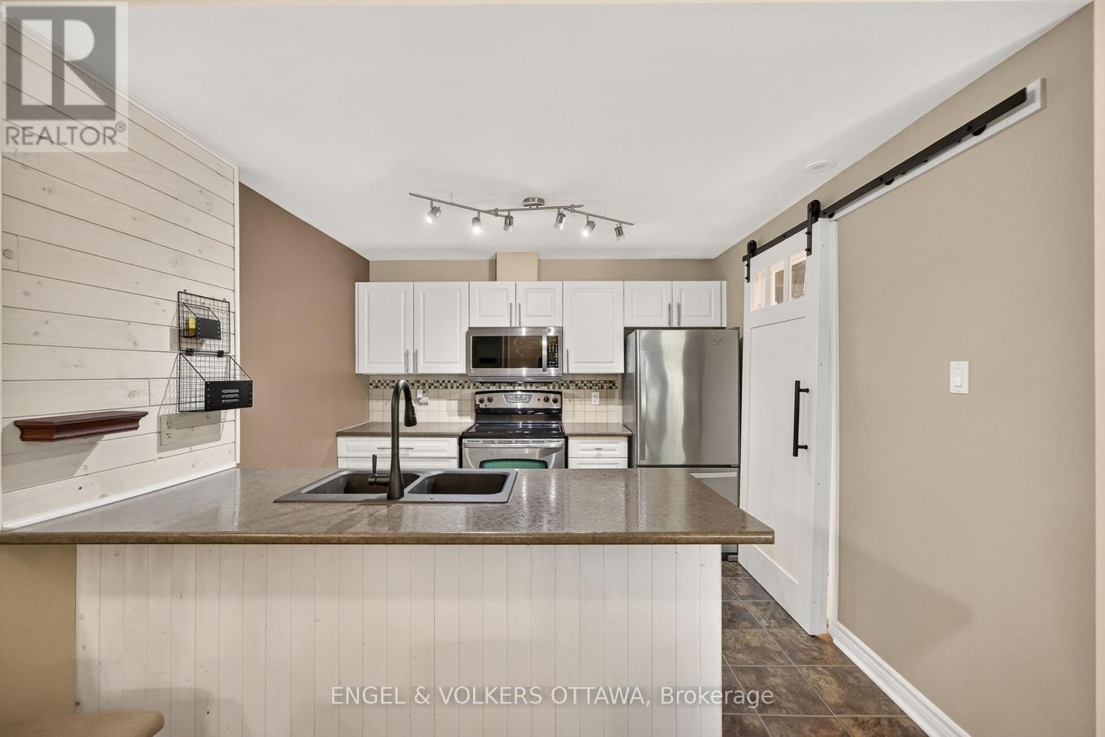 2 Bed, 1 Bath House for Sale in Ottawa – 4 – 165 WATERBRIDGE DRIVE, Ottawa – MLS# X13584530 - Image 13