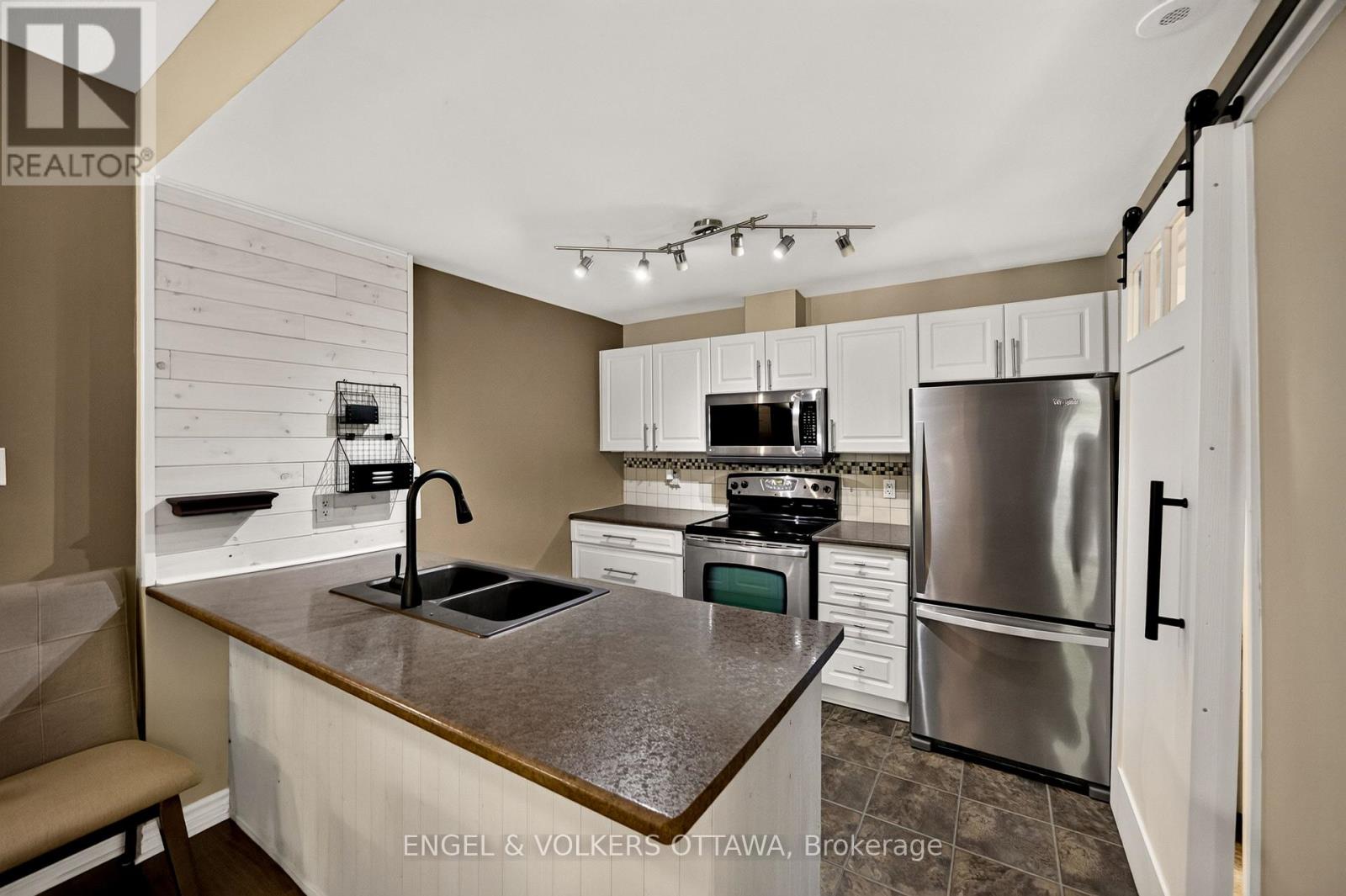 2 Bed, 1 Bath House for Sale in Ottawa – 4 – 165 WATERBRIDGE DRIVE, Ottawa – MLS# X13584530 - Image 14