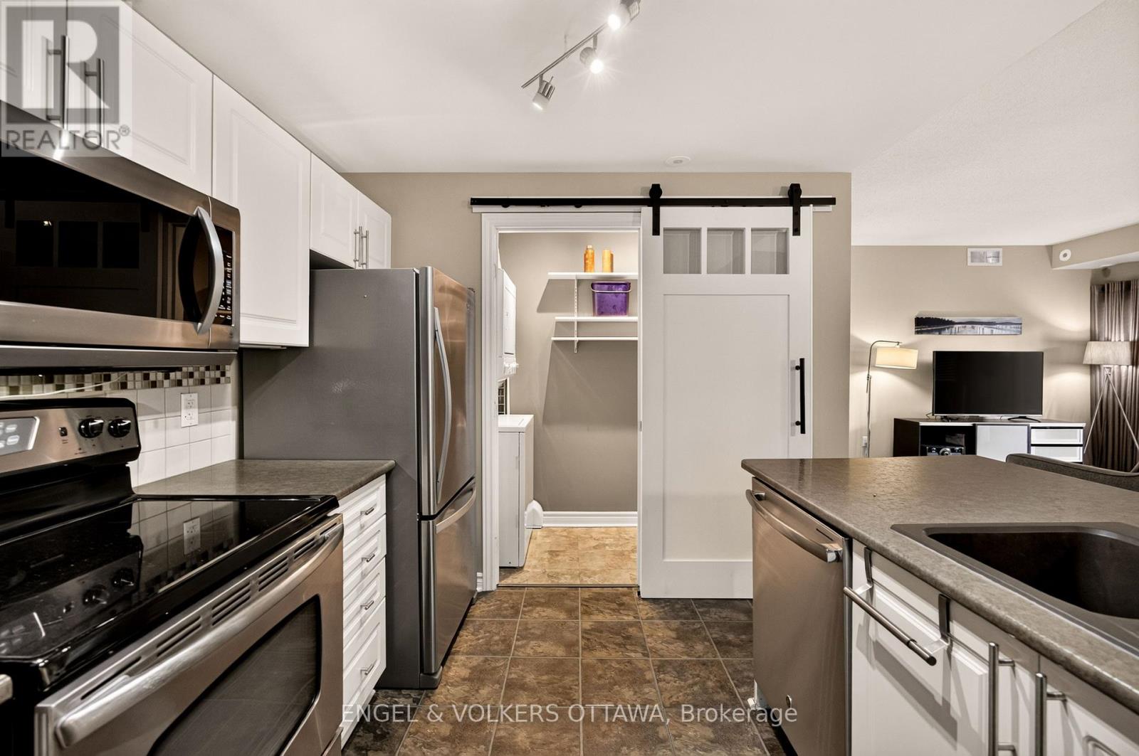 2 Bed, 1 Bath House for Sale in Ottawa – 4 – 165 WATERBRIDGE DRIVE, Ottawa – MLS# X13584530 - Image 16