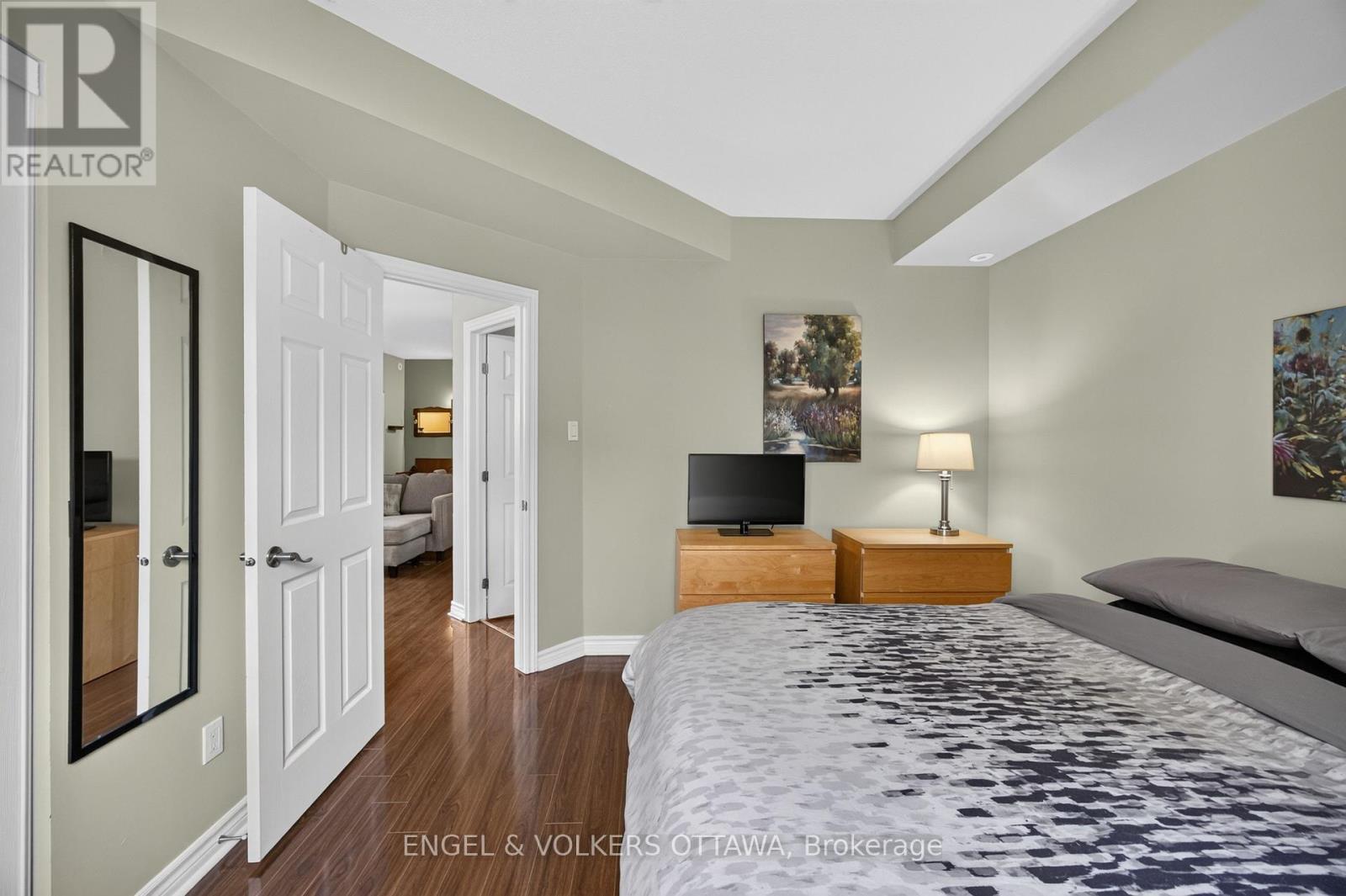 2 Bed, 1 Bath House for Sale in Ottawa – 4 – 165 WATERBRIDGE DRIVE, Ottawa – MLS# X13584530 - Image 22
