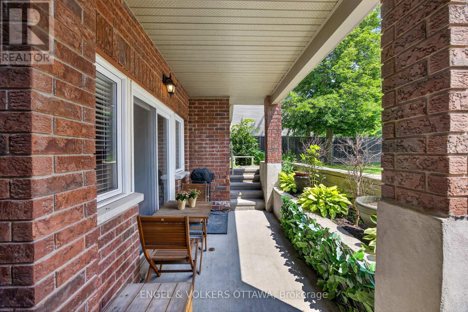 2 Bed, 1 Bath House for Sale in Ottawa – 4 – 165 WATERBRIDGE DRIVE, Ottawa – MLS# X13584530 - Image 30