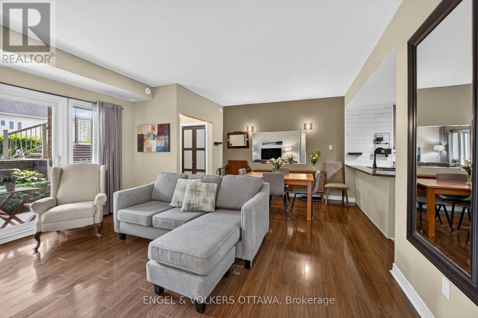 2 Bed, 1 Bath House for Sale in Ottawa – 4 – 165 WATERBRIDGE DRIVE, Ottawa – MLS# X13584530 - Image 6