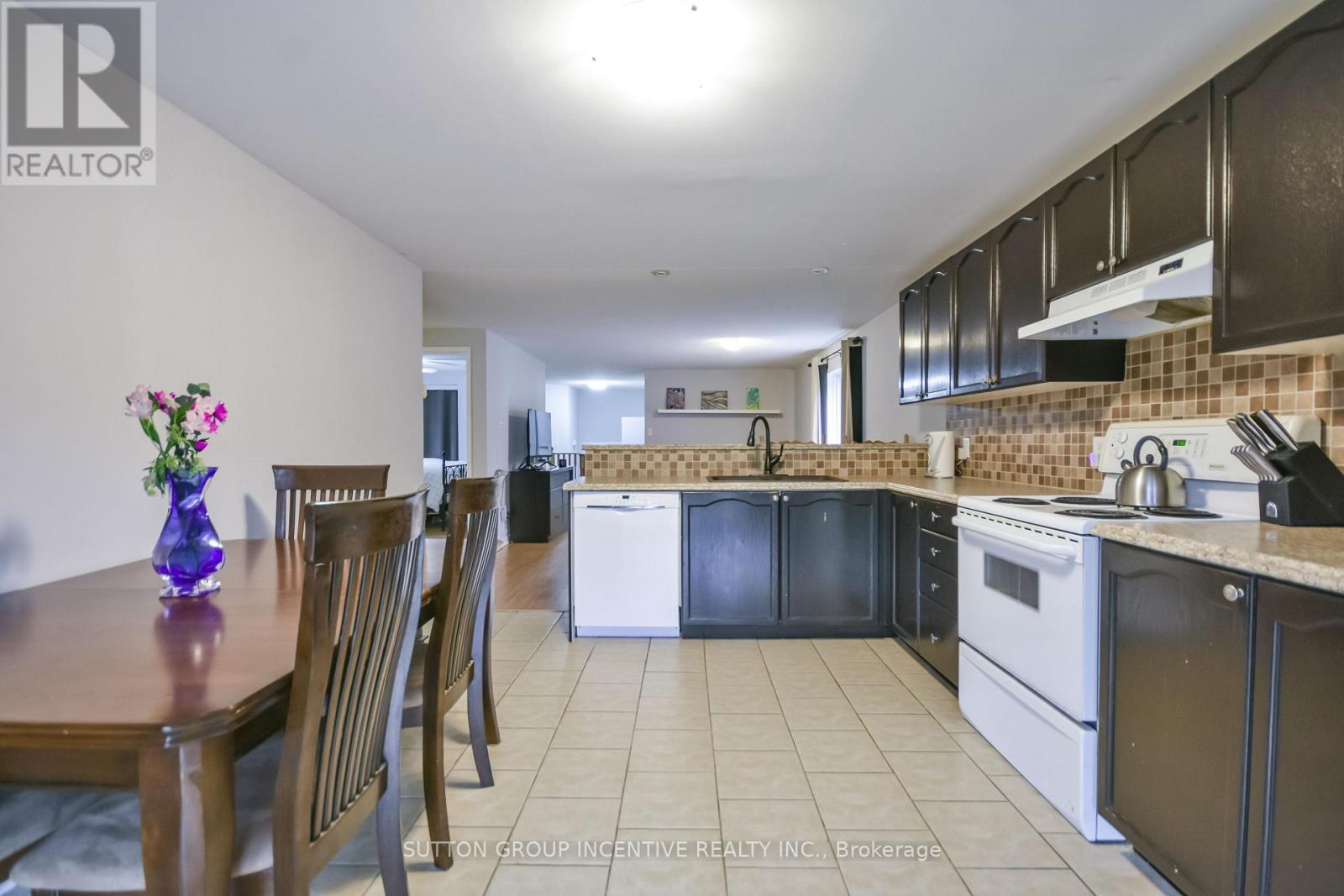 22 PEREGRINE ROAD - 10