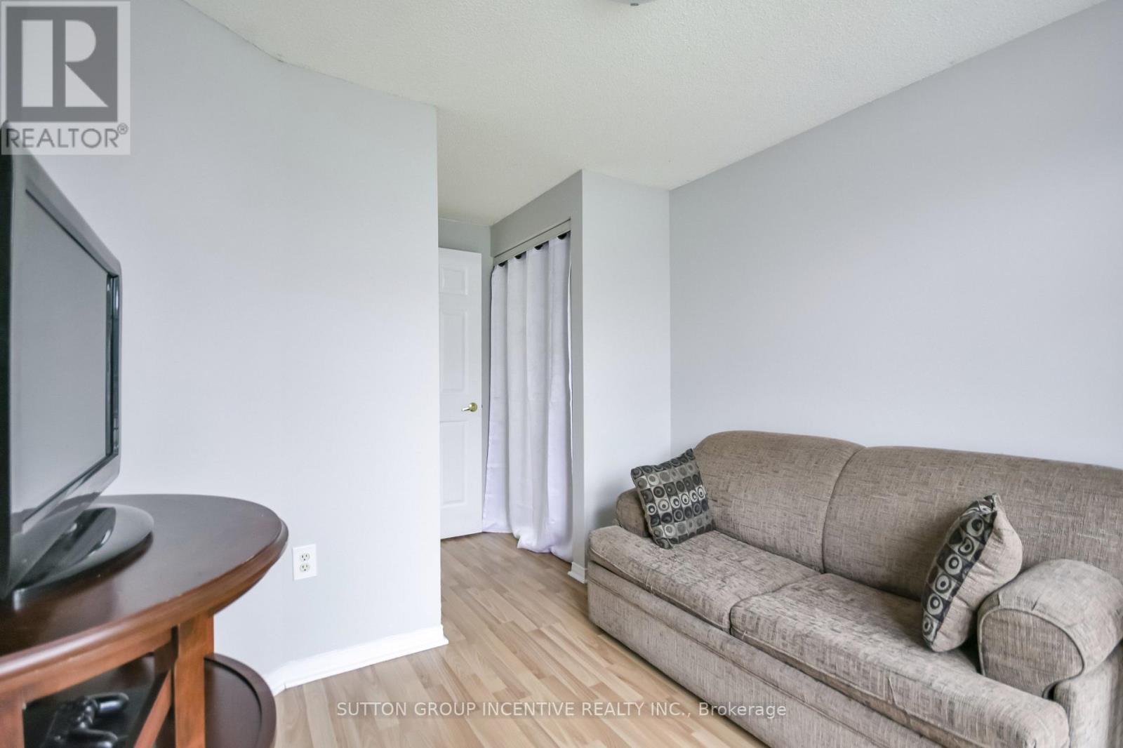 22 PEREGRINE ROAD - 15