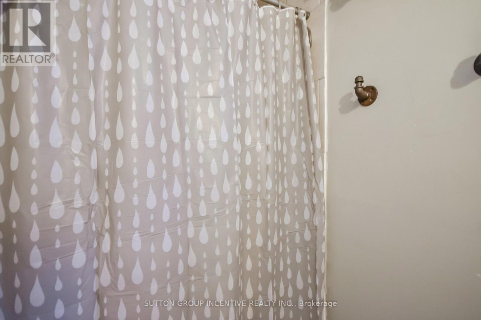 22 PEREGRINE ROAD - 24
