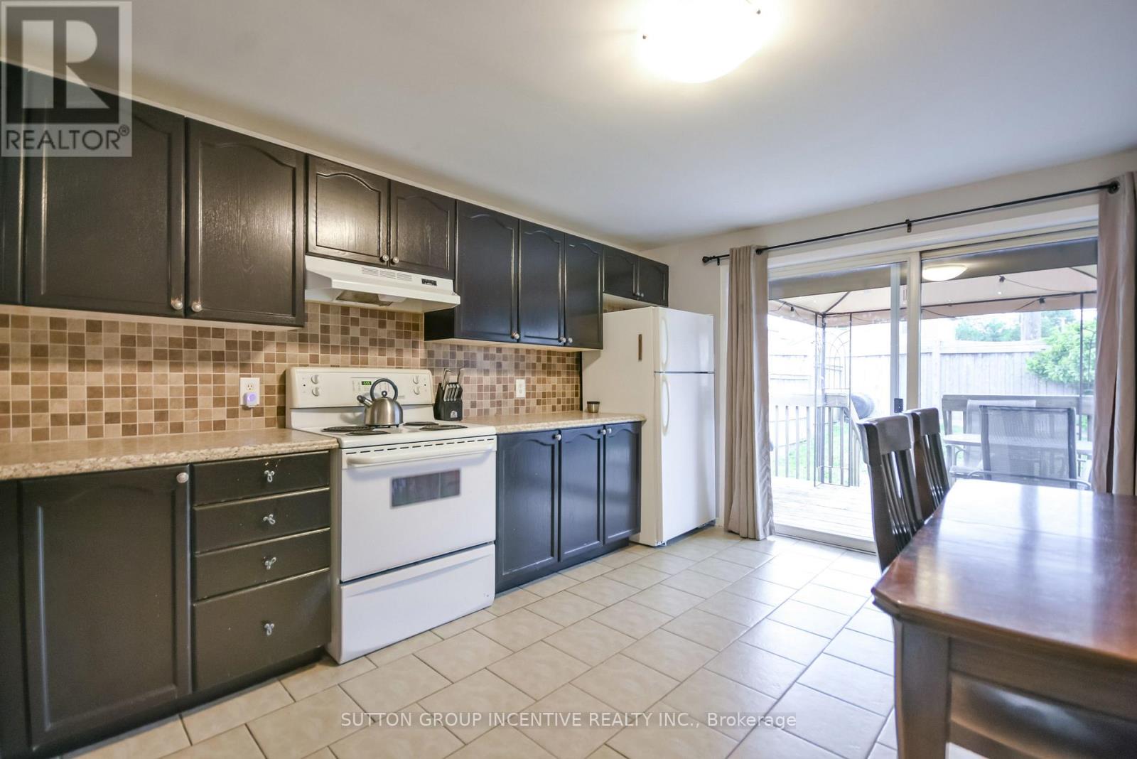 22 PEREGRINE ROAD - 8