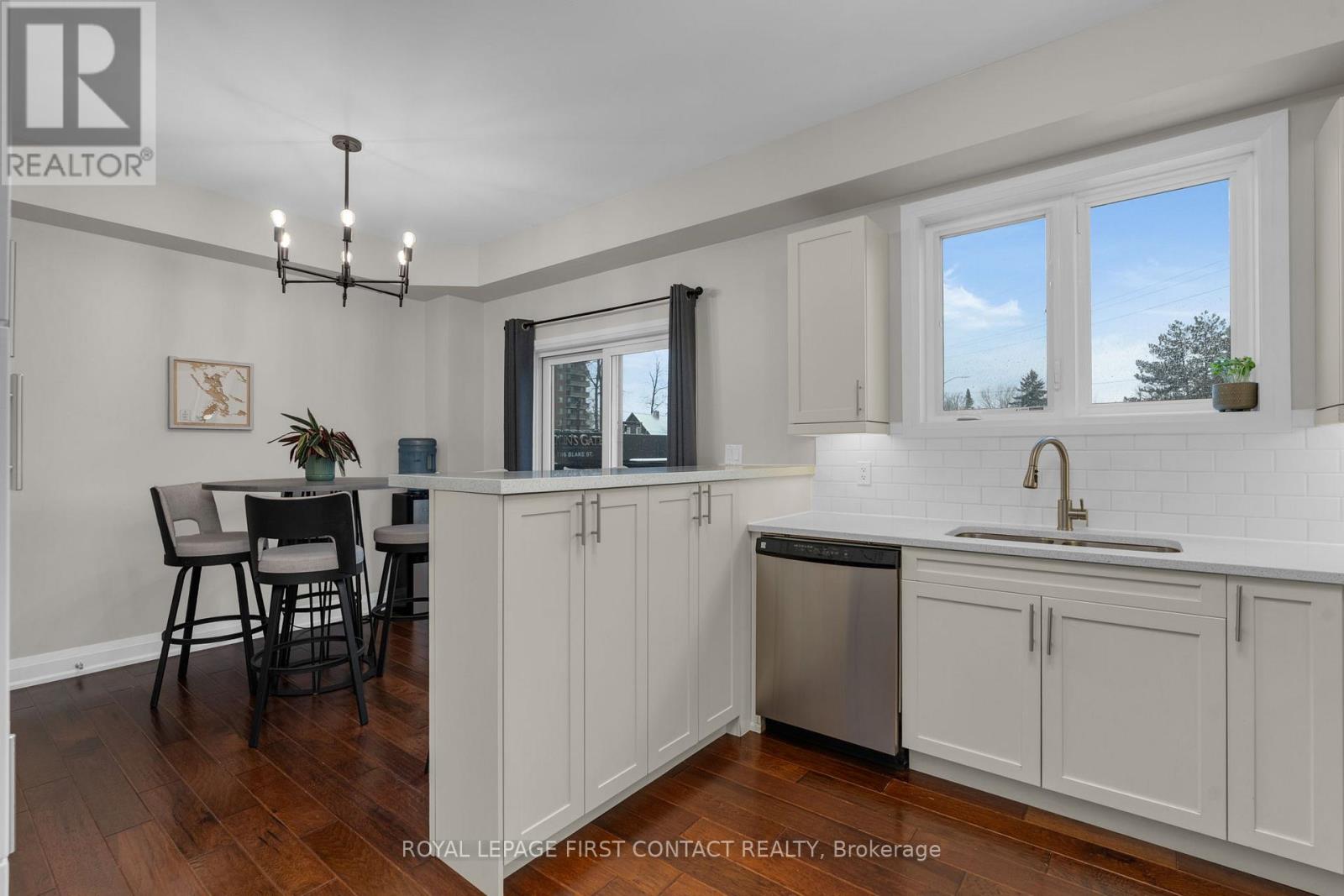 #21 376 BLAKE STREET - 10