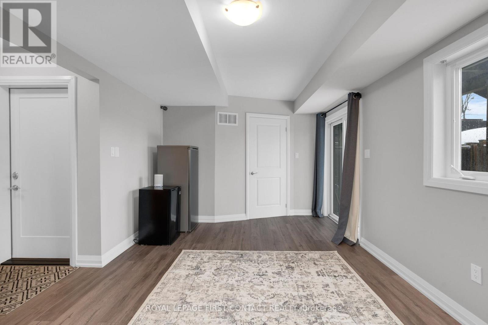 #21 376 BLAKE STREET - 24