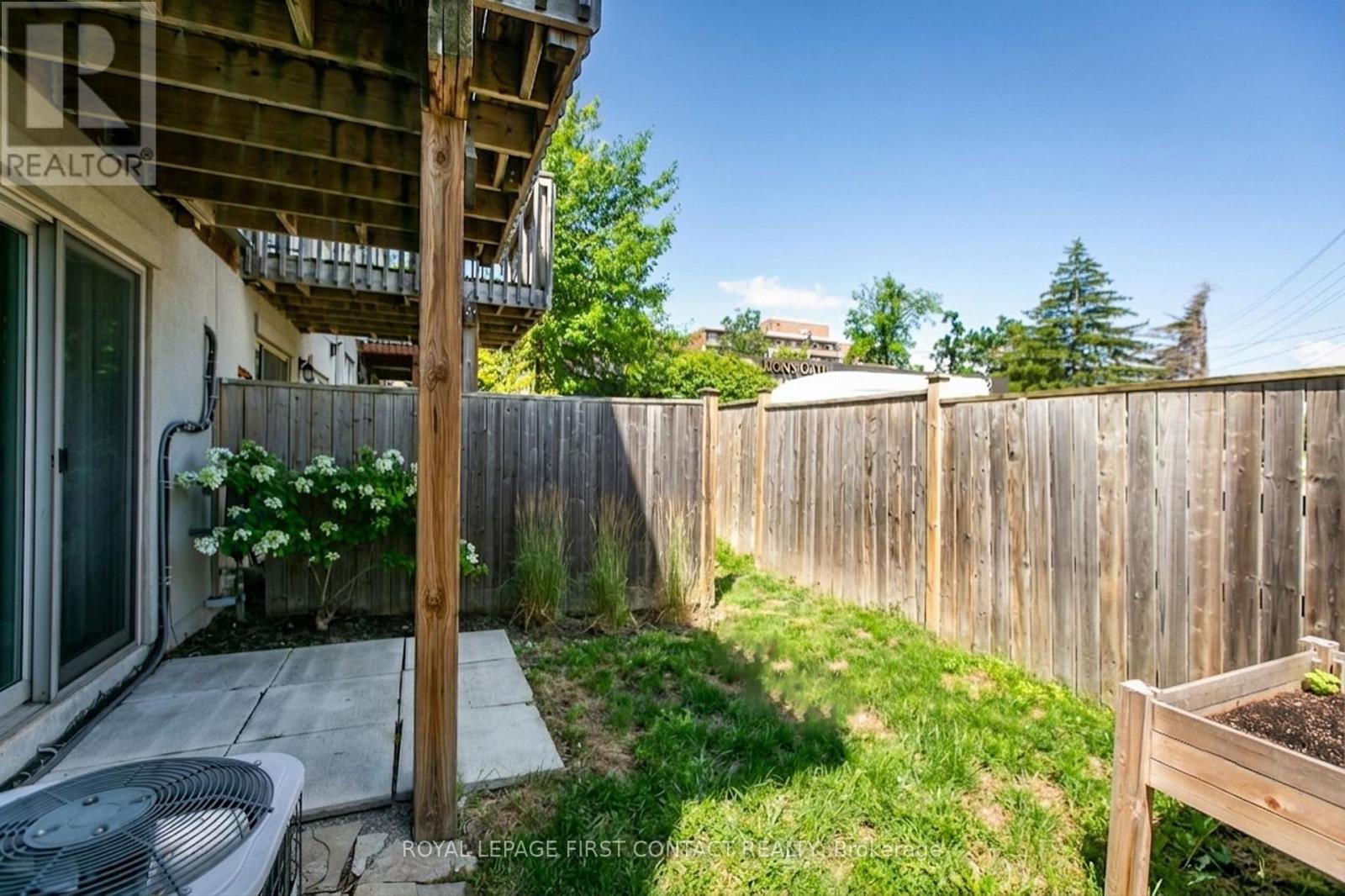 #21 376 BLAKE STREET - 26