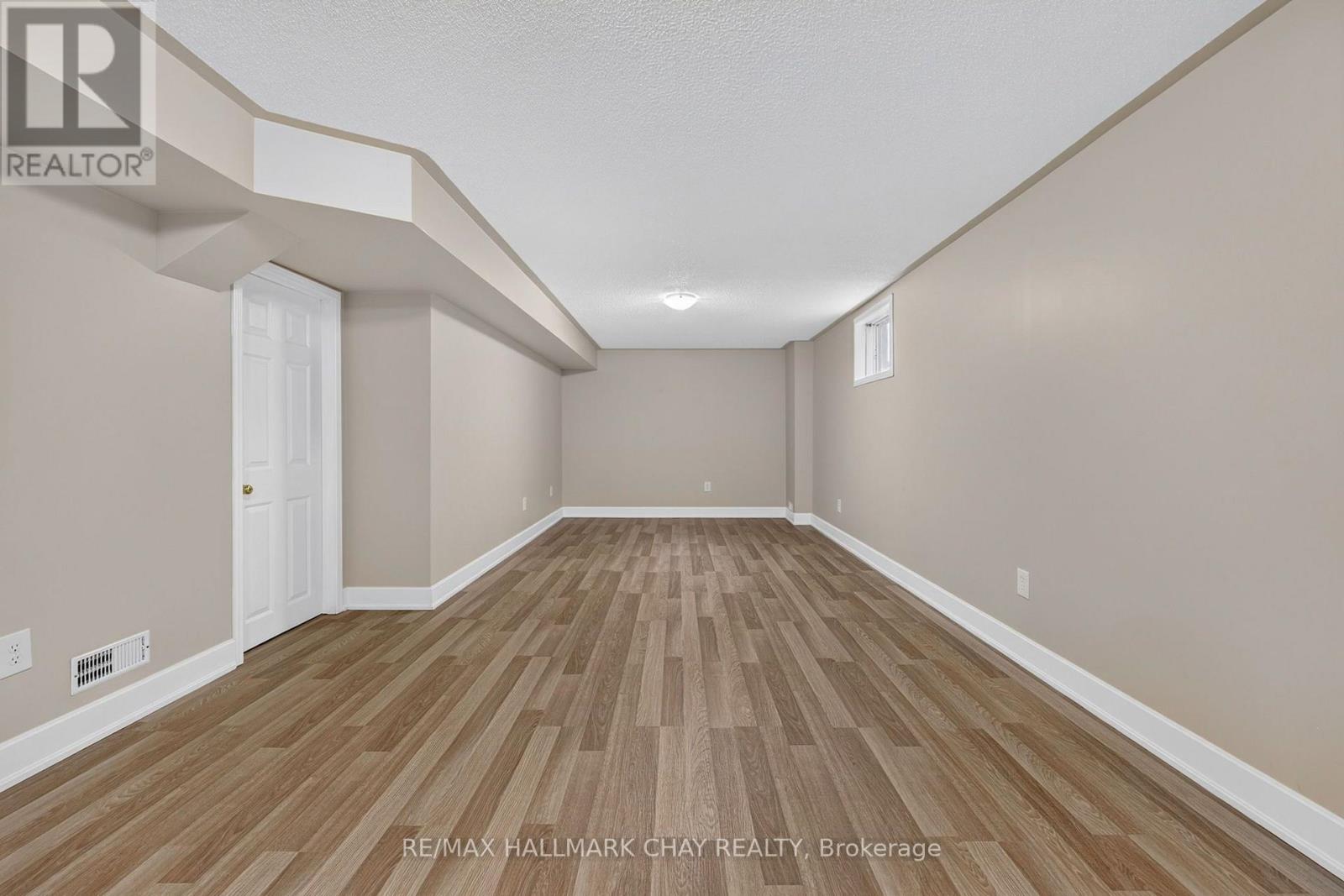 39 HANMER STREET E - 12