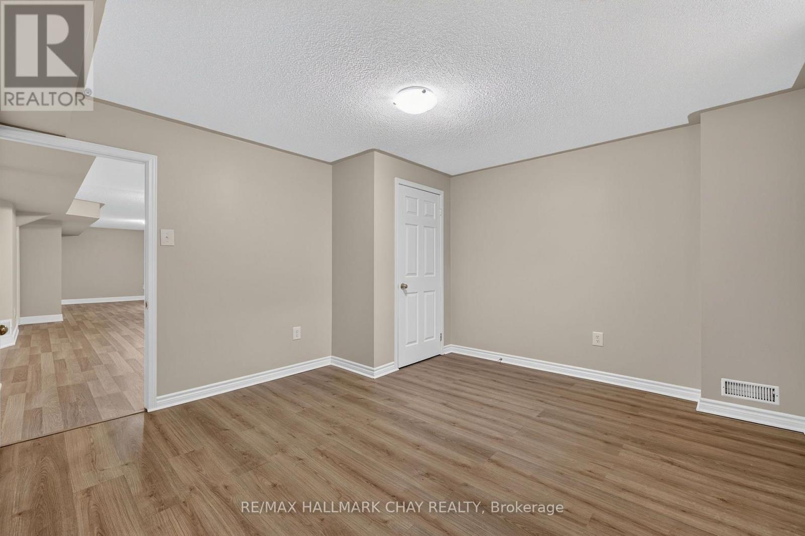 39 HANMER STREET E - 17