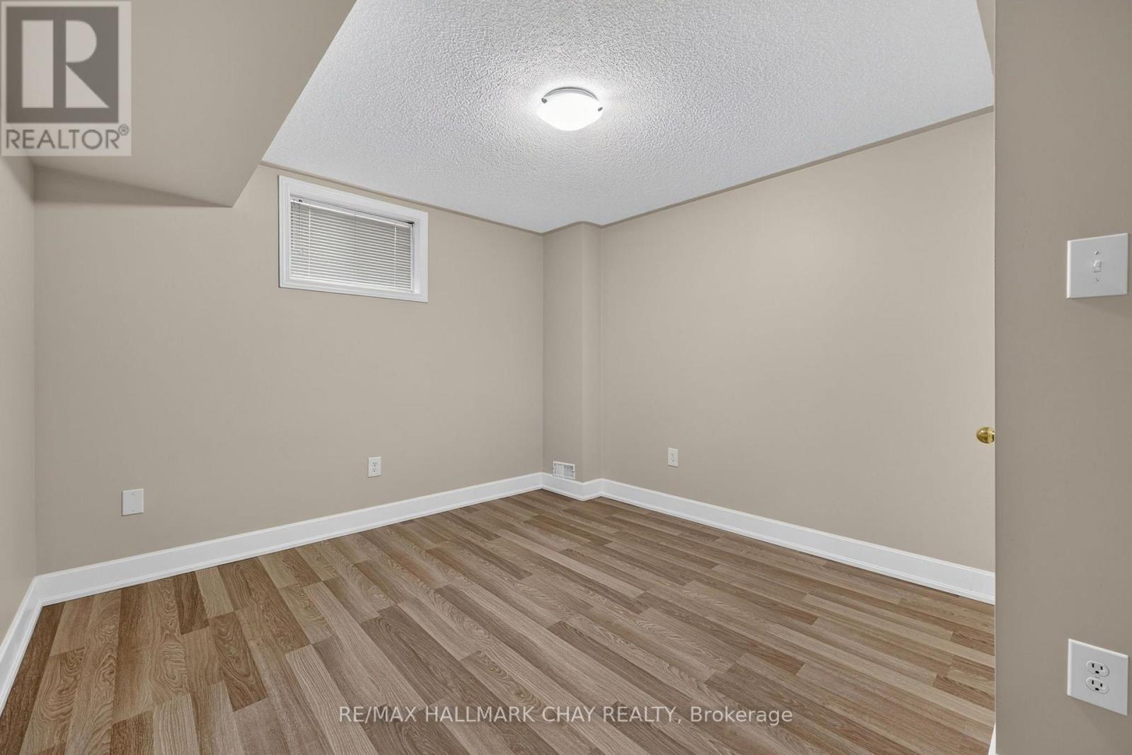 39 HANMER STREET E - 19
