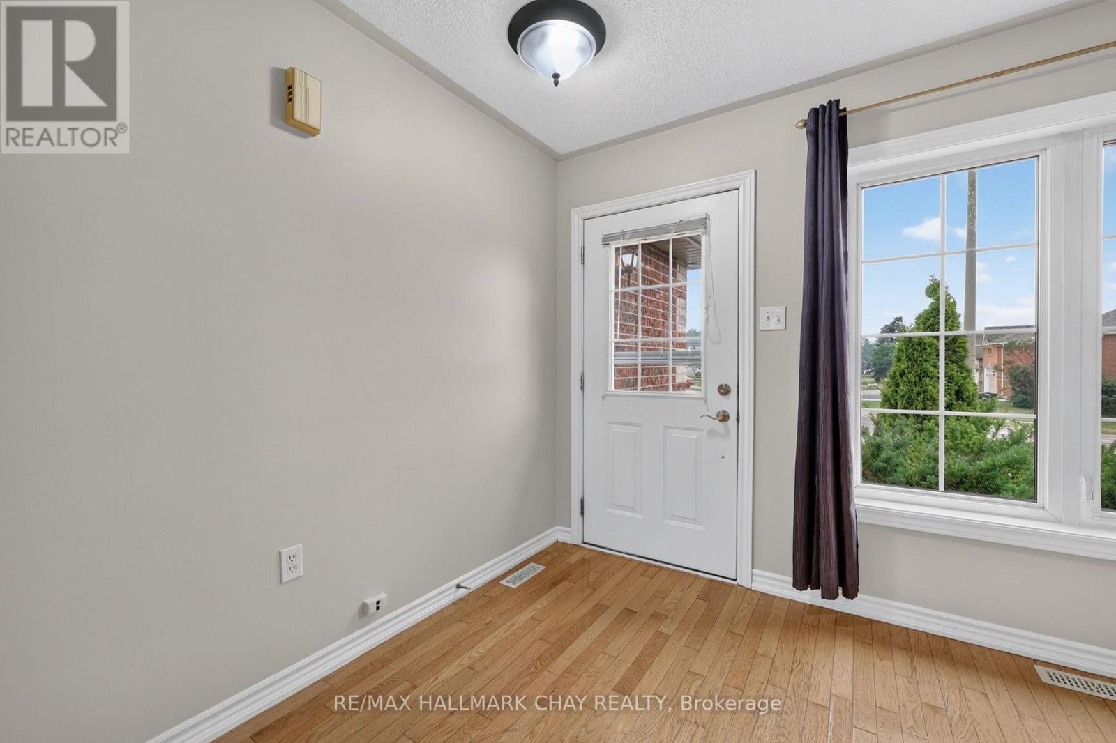 39 HANMER STREET E - 2