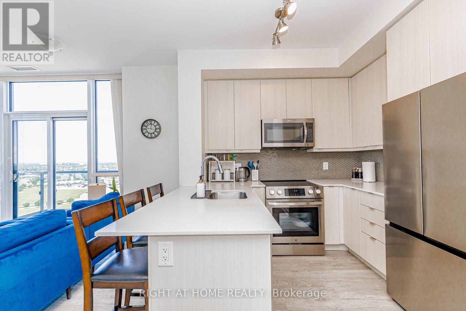 #PH03 4633 GLEN ERIN DRIVE W - 10