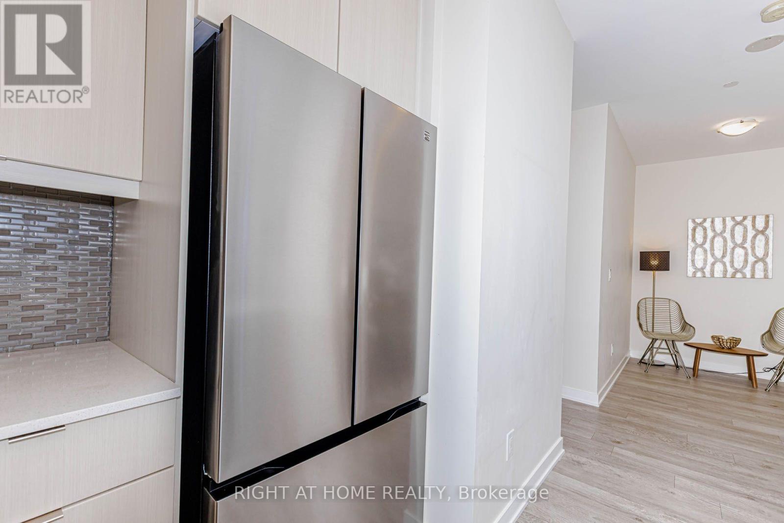 #PH03 4633 GLEN ERIN DRIVE W - 17