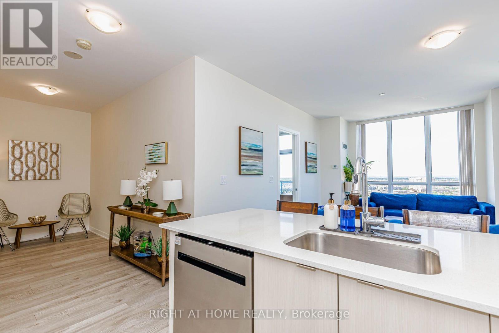 #PH03 4633 GLEN ERIN DRIVE W - 18