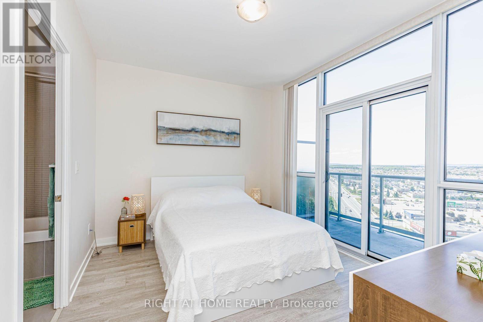 #PH03 4633 GLEN ERIN DRIVE W - 23