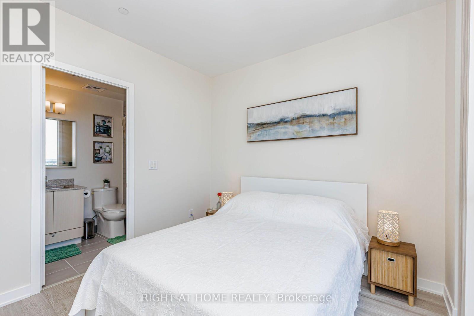 #PH03 4633 GLEN ERIN DRIVE W - 24