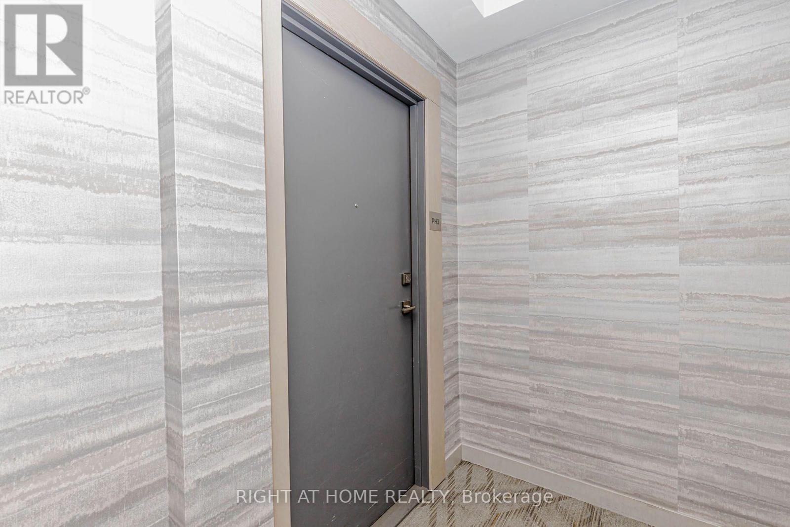 #PH03 4633 GLEN ERIN DRIVE W - 5