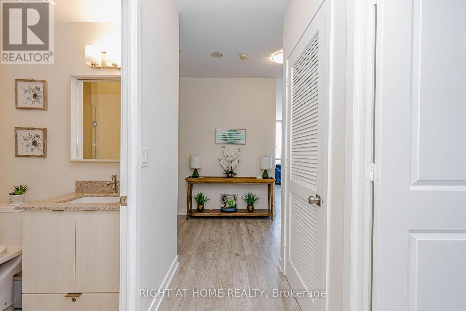 #PH03 4633 GLEN ERIN DRIVE W - 7