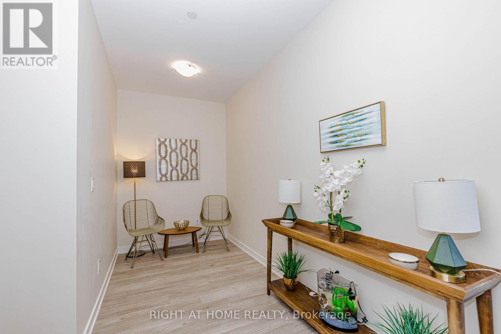 #PH03 4633 GLEN ERIN DRIVE W - 8
