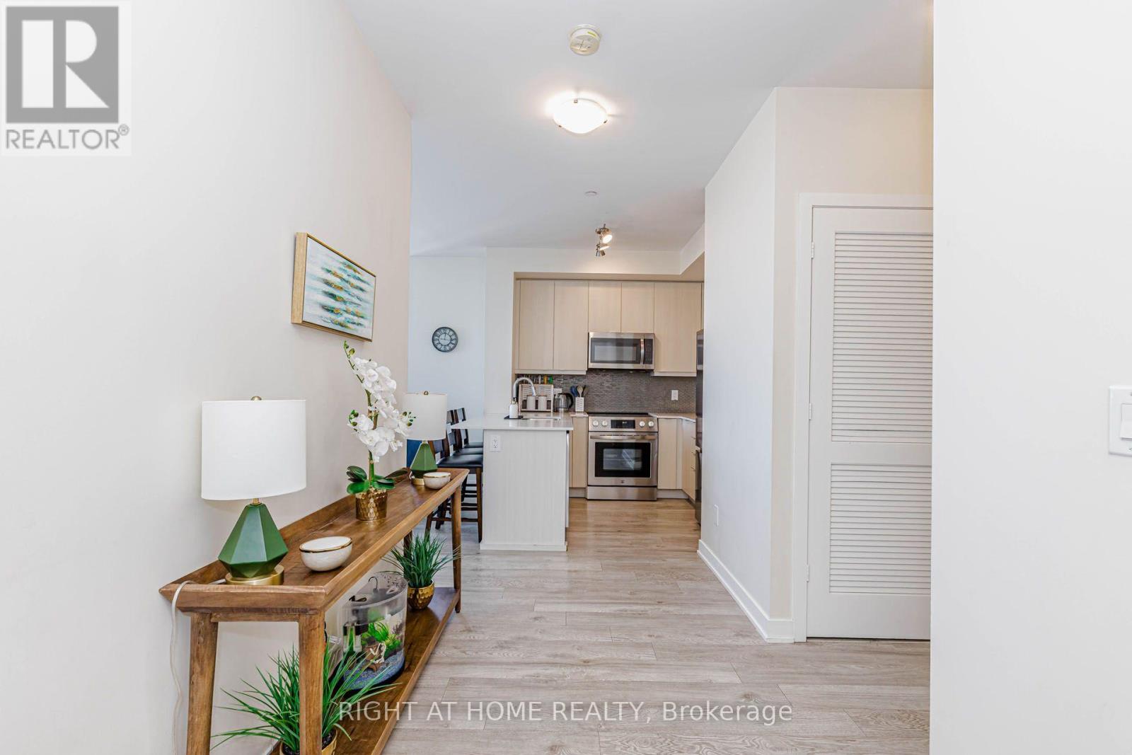 #PH03 4633 GLEN ERIN DRIVE W - 9