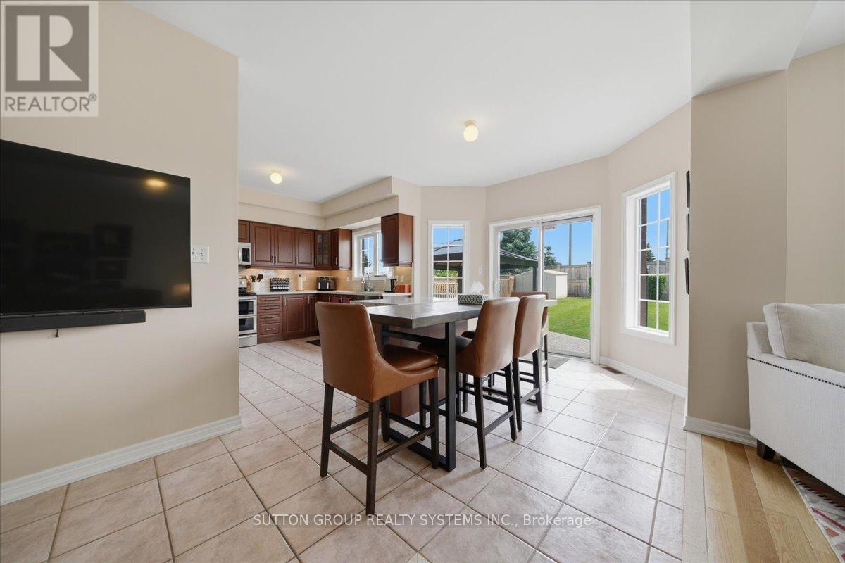 1382 AVON DRIVE - 10