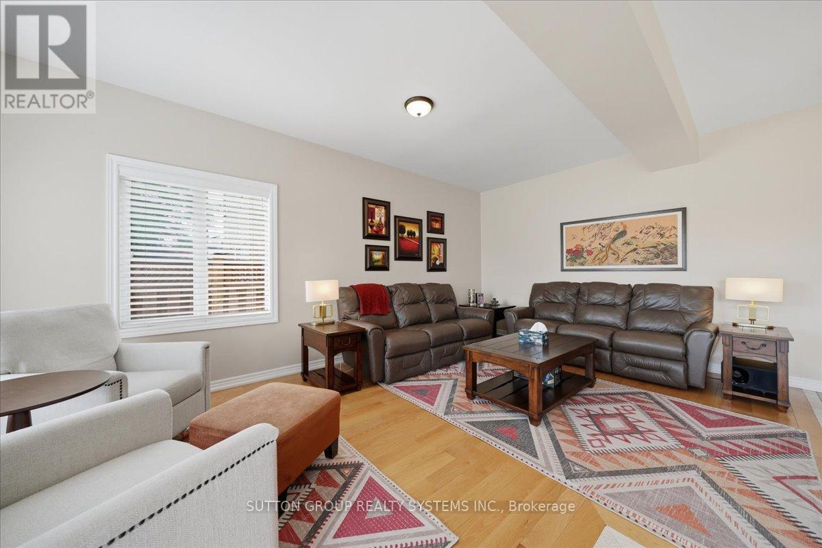 1382 AVON DRIVE - 11