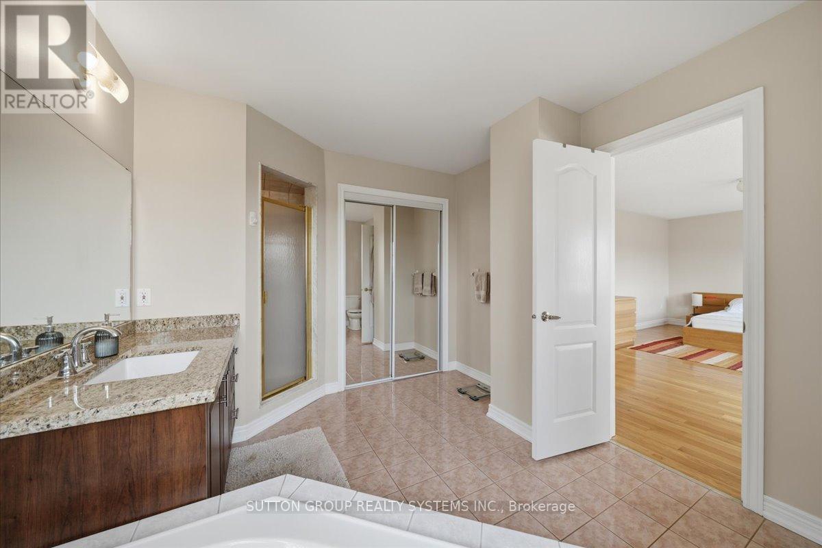 1382 AVON DRIVE - 23