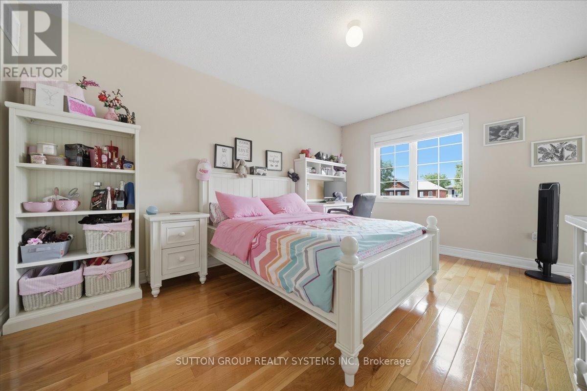 1382 AVON DRIVE - 26