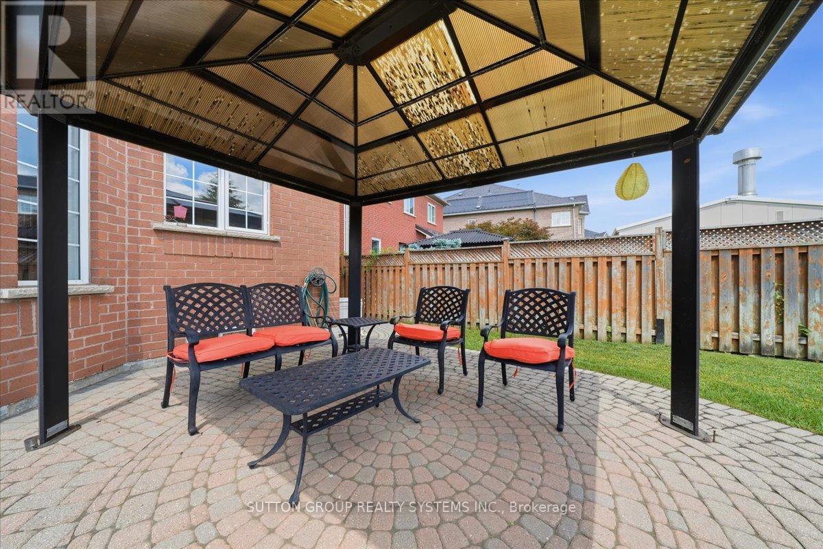 1382 AVON DRIVE - 39