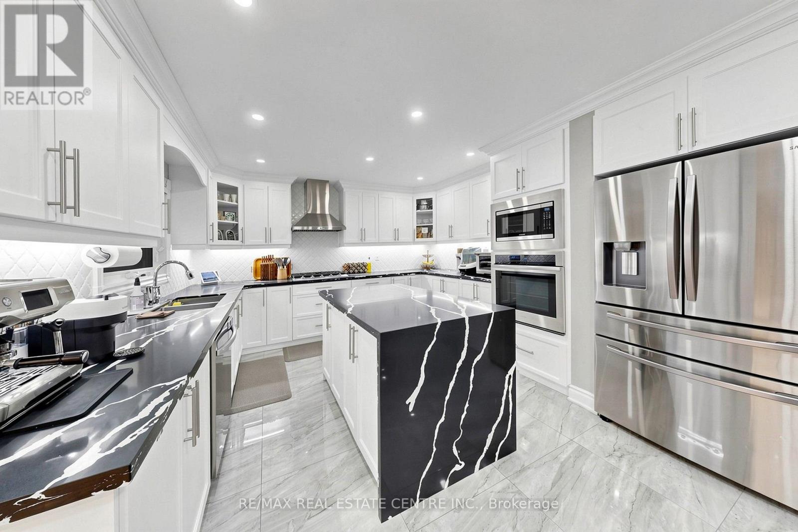 33 BLACKMERE CIRCLE - 12
