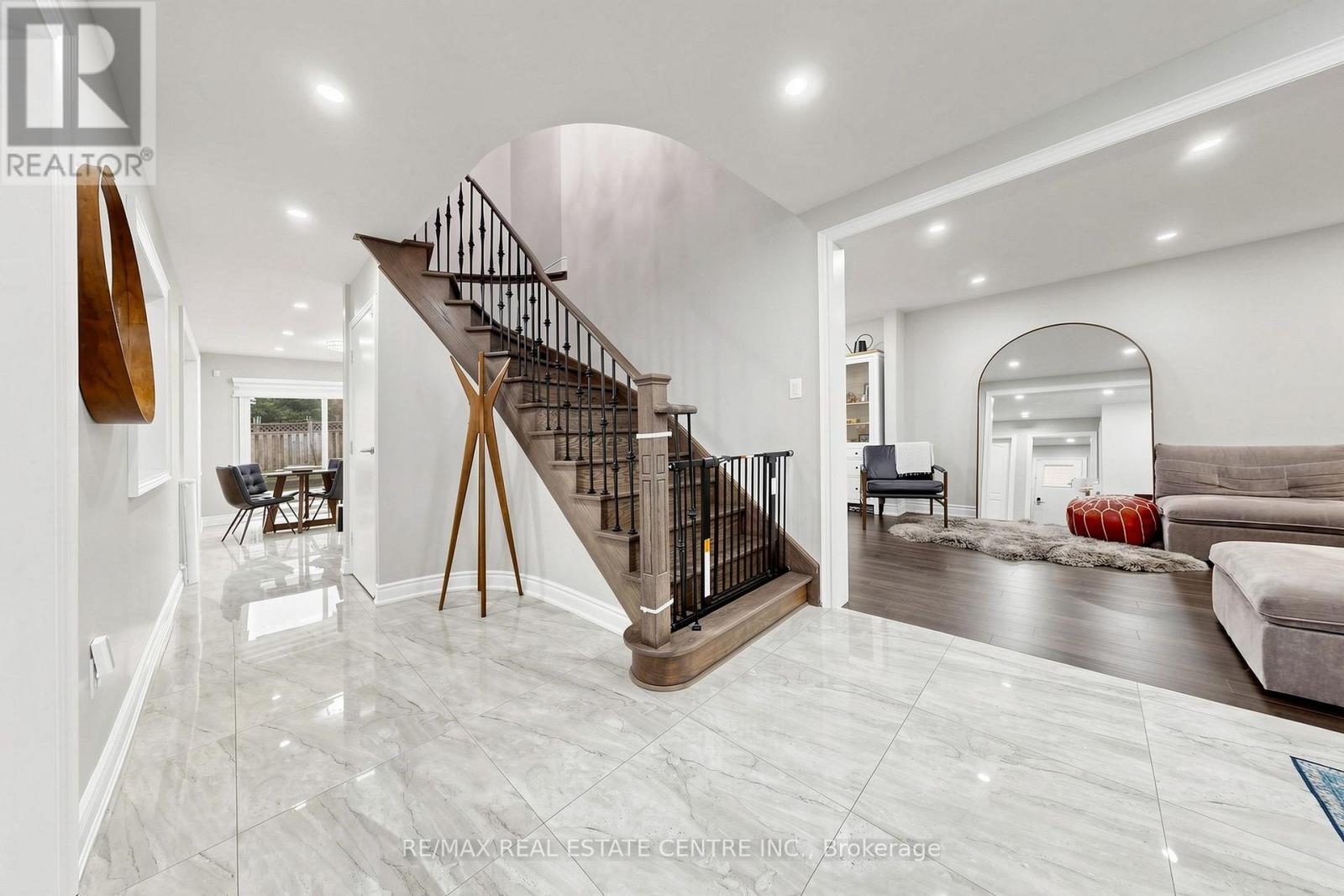 33 BLACKMERE CIRCLE - 18