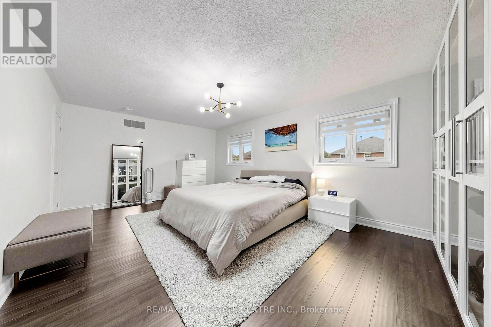 33 BLACKMERE CIRCLE - 20