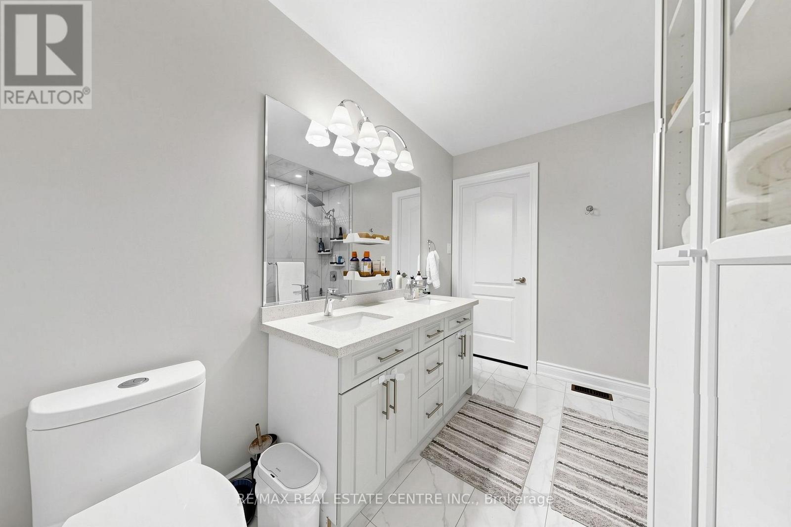 33 BLACKMERE CIRCLE - 24