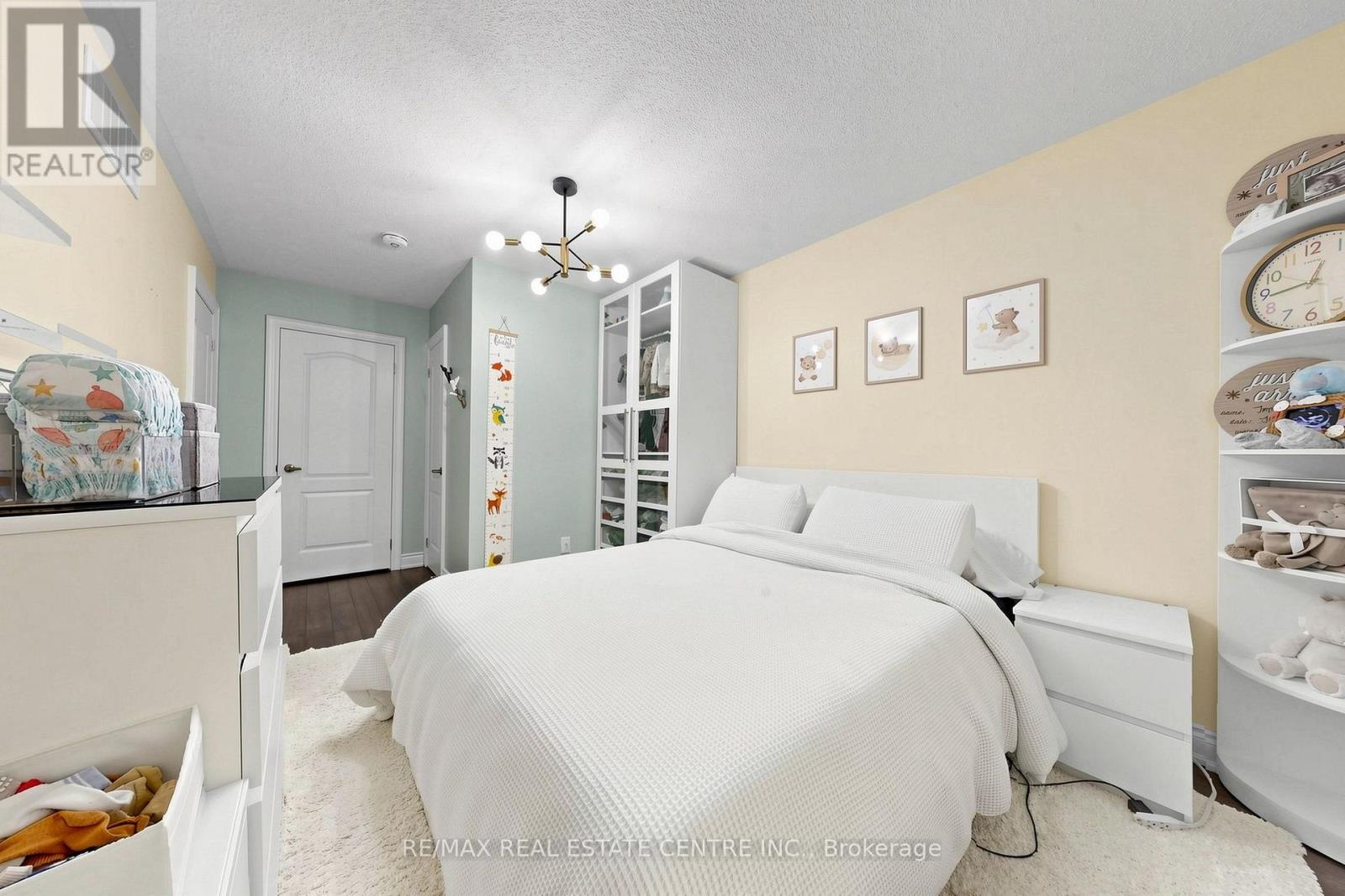33 BLACKMERE CIRCLE - 25