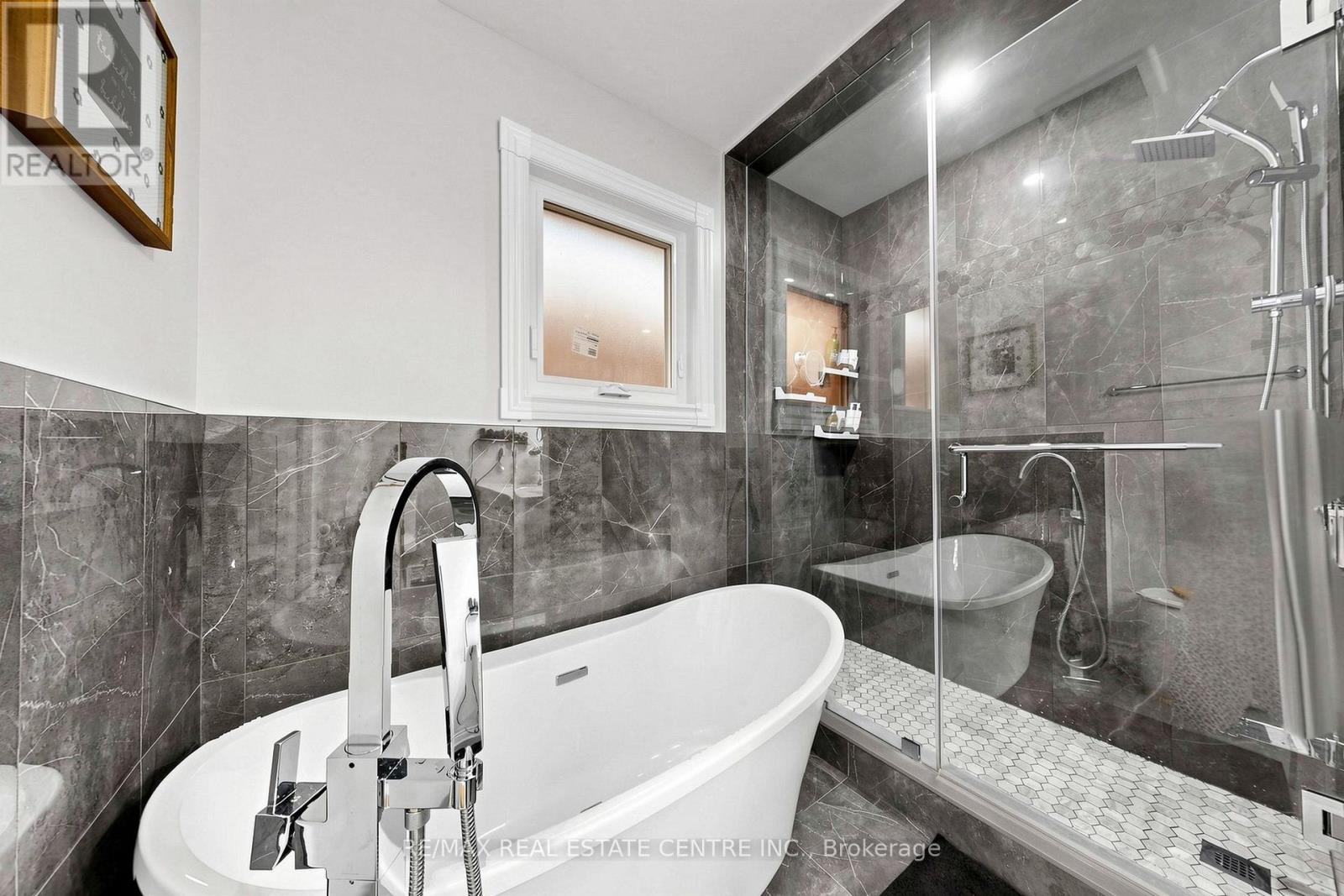 33 BLACKMERE CIRCLE - 28