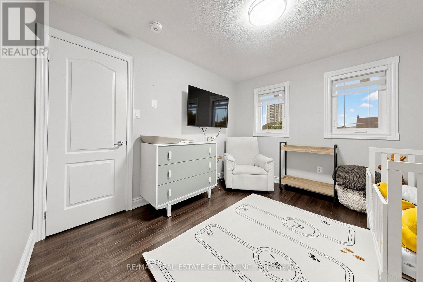 33 BLACKMERE CIRCLE - 29