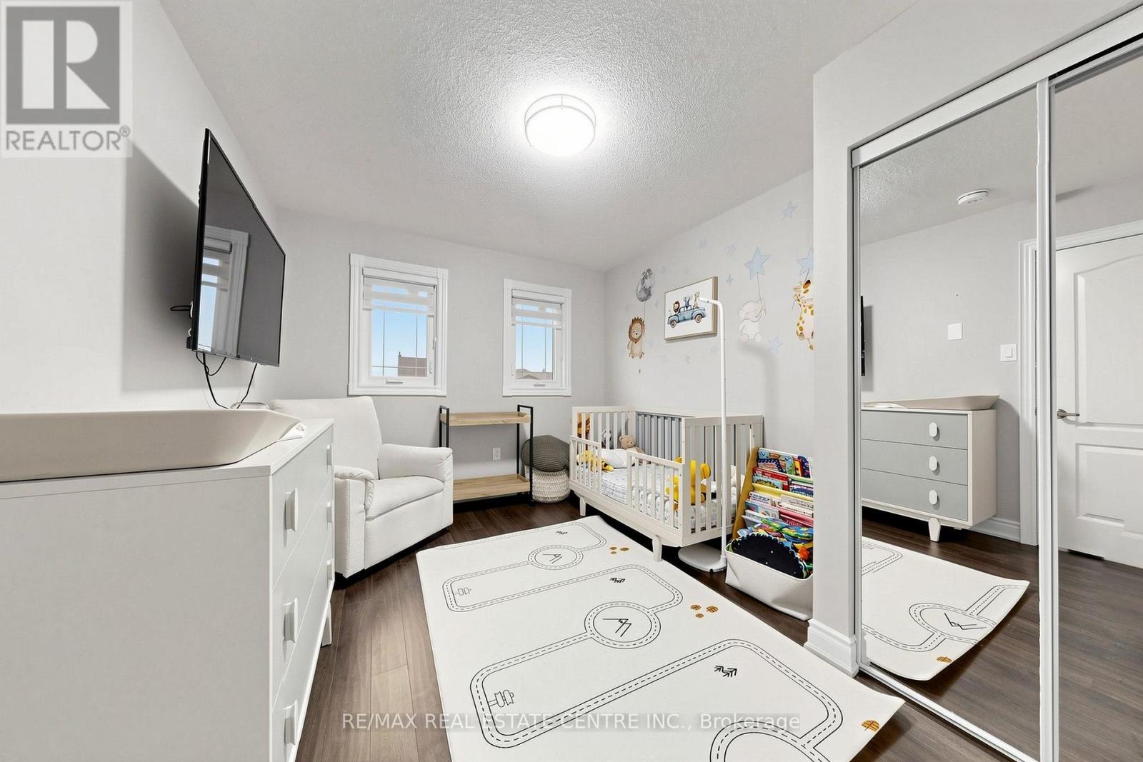 33 BLACKMERE CIRCLE - 30