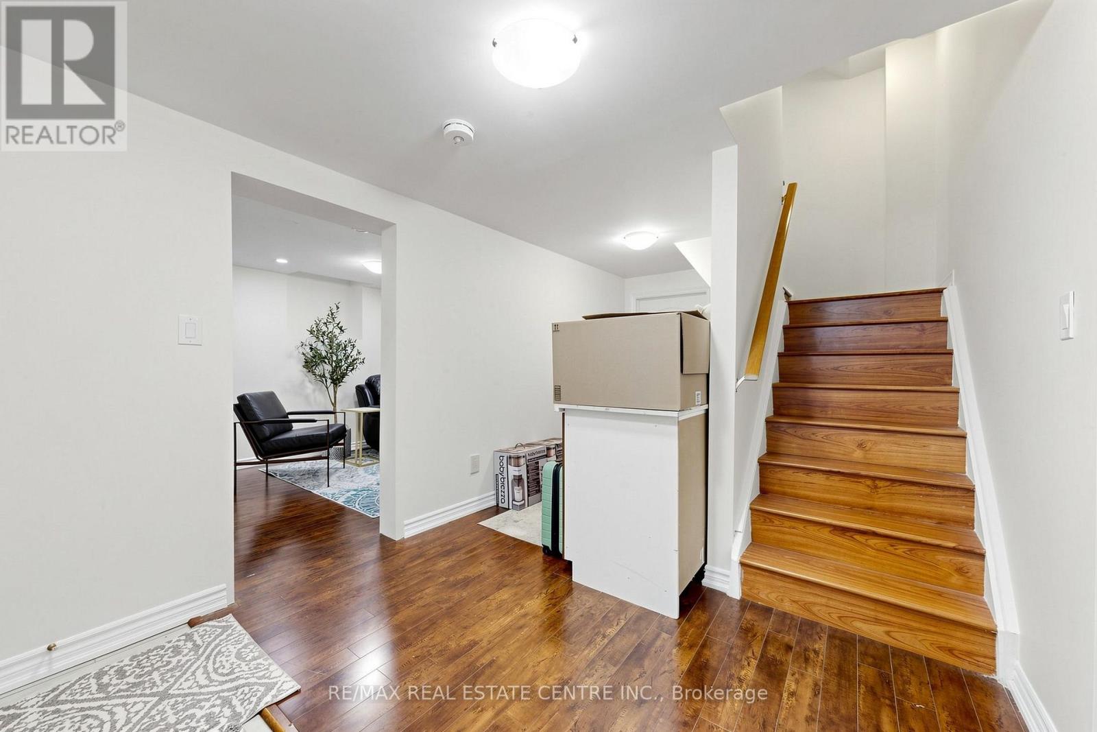 33 BLACKMERE CIRCLE - 34