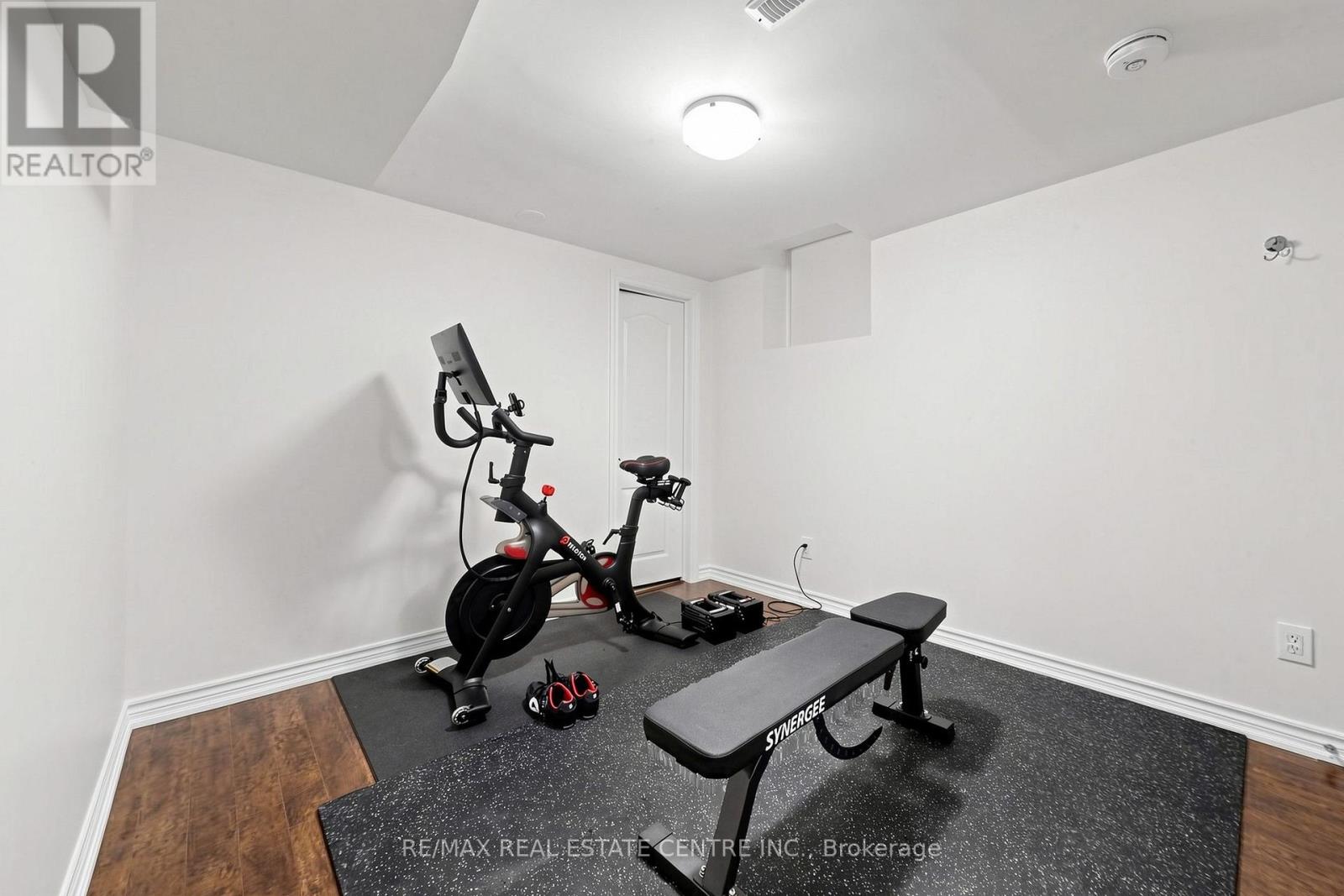 33 BLACKMERE CIRCLE - 35