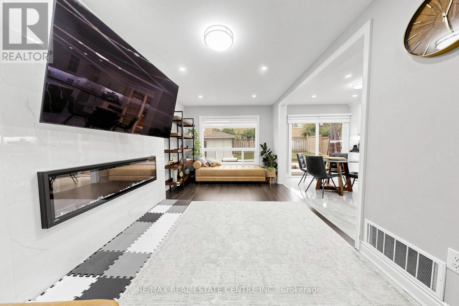 33 BLACKMERE CIRCLE - 5