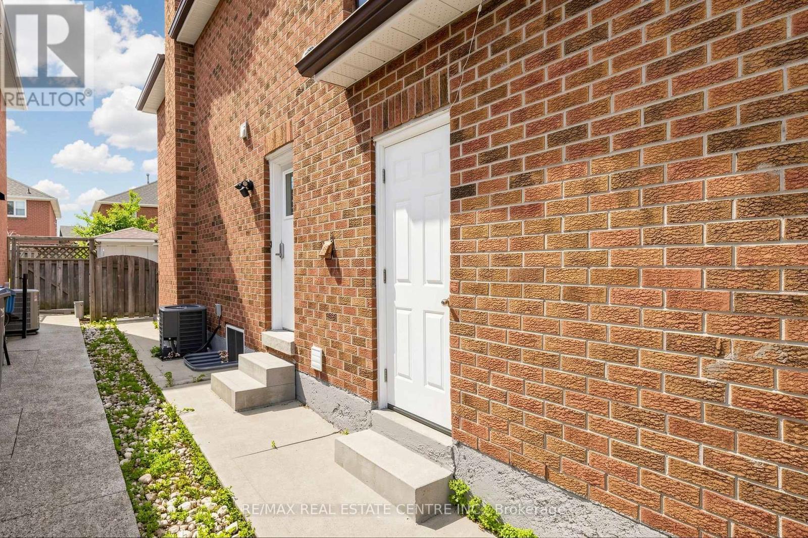 33 BLACKMERE CIRCLE - 50