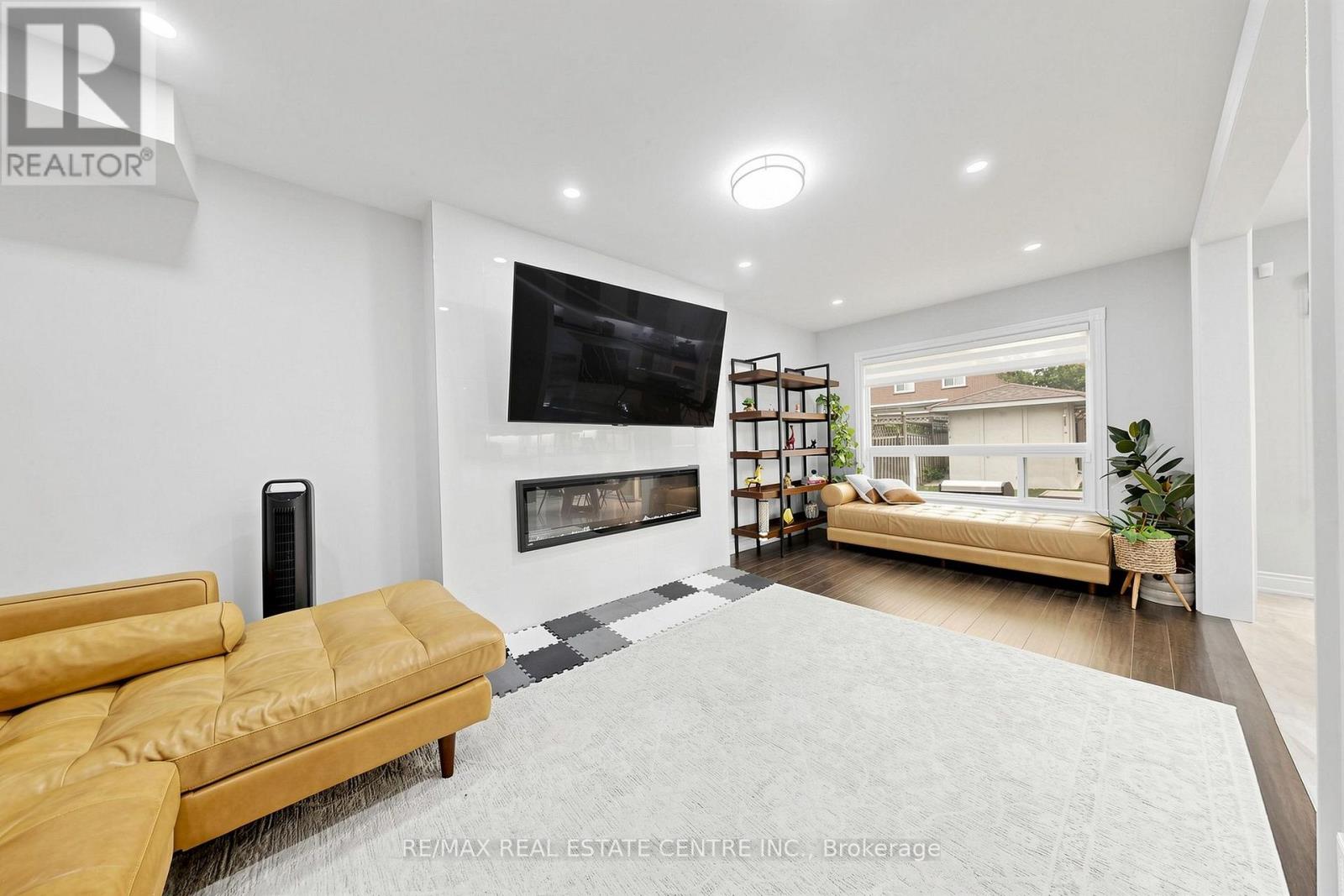 33 BLACKMERE CIRCLE - 6