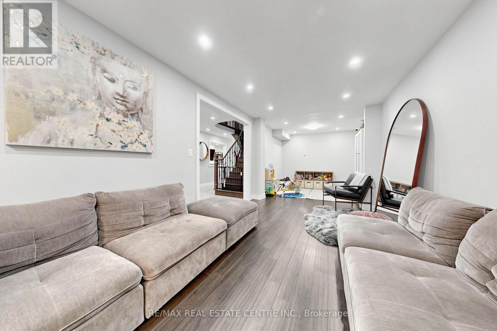 33 BLACKMERE CIRCLE - 7