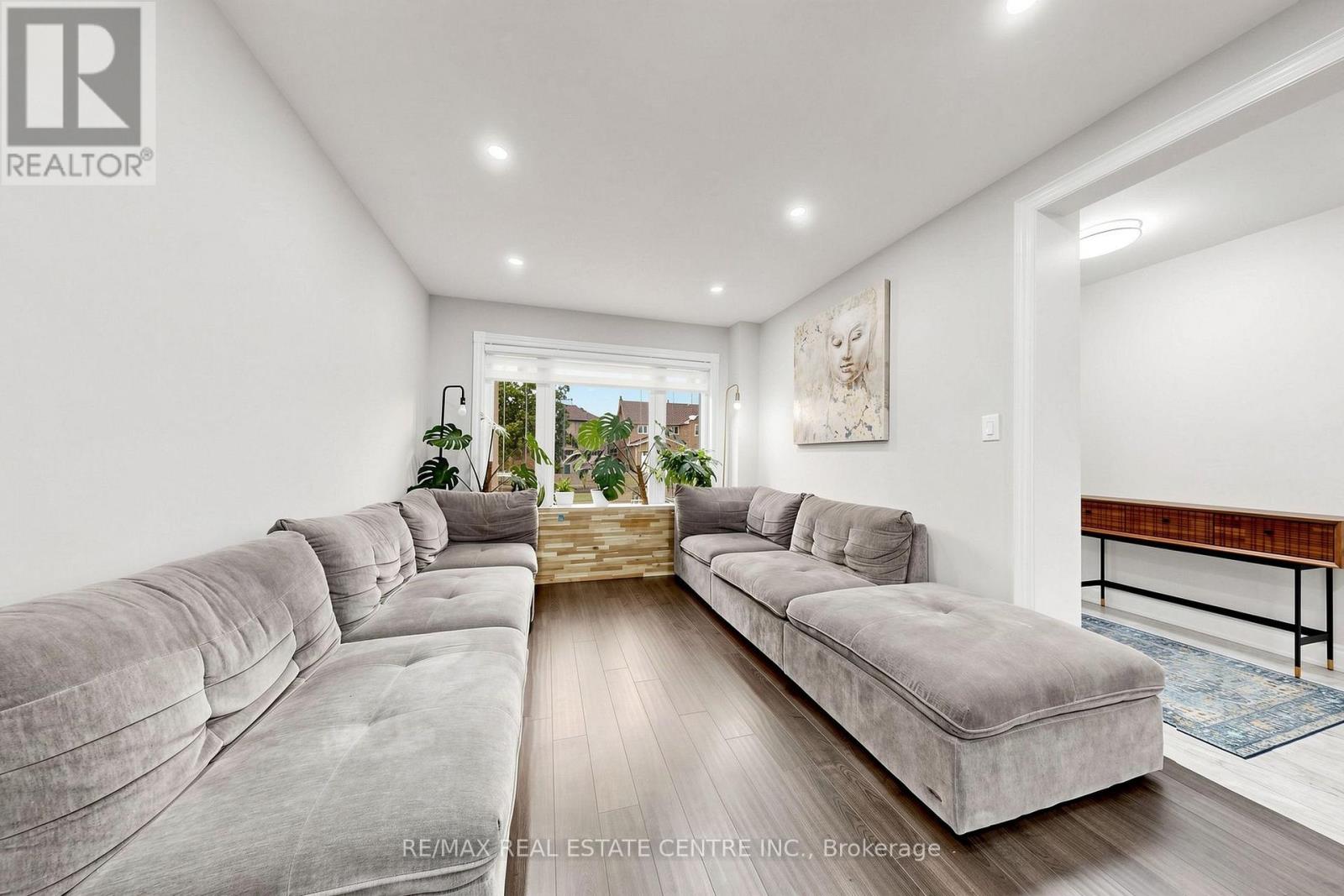 33 BLACKMERE CIRCLE - 8
